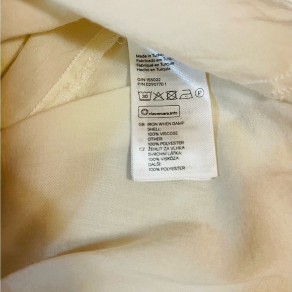 H&M Blouse Tank Top Ivory Ruffle Short Sleeves Sz 2 - Picture 6 of 8